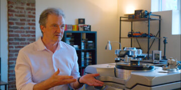 technology-behind-the-acoustical-systems-astellar-turntable