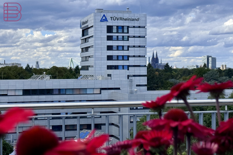 tuv-rheinland-visit-with-samsung-2